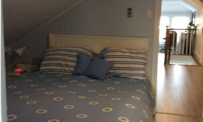 Lunenburg House | Adorable Home Sleeps 6 - Fabulous Gardens