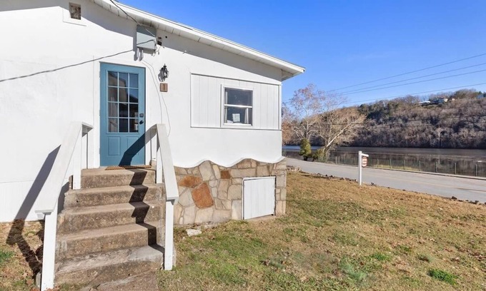 Rockaway Beach House | Adorable Lakefront Cottage - Rockaway Beach