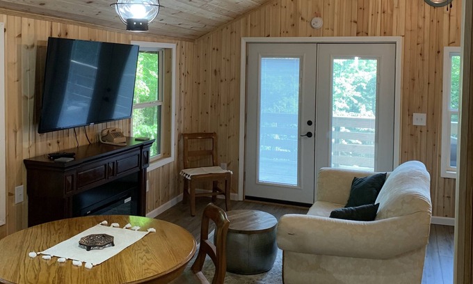 Candler Cabin | Adorable Mountain Cabin near Asheville