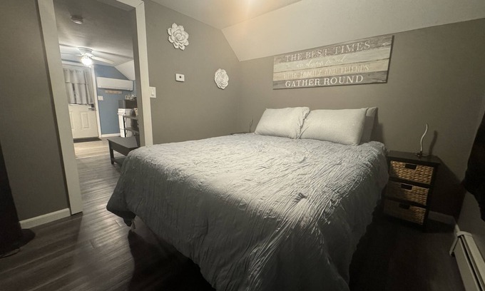 Alburg Apartment | Adorable one bedroom, 5 min walk to the lake