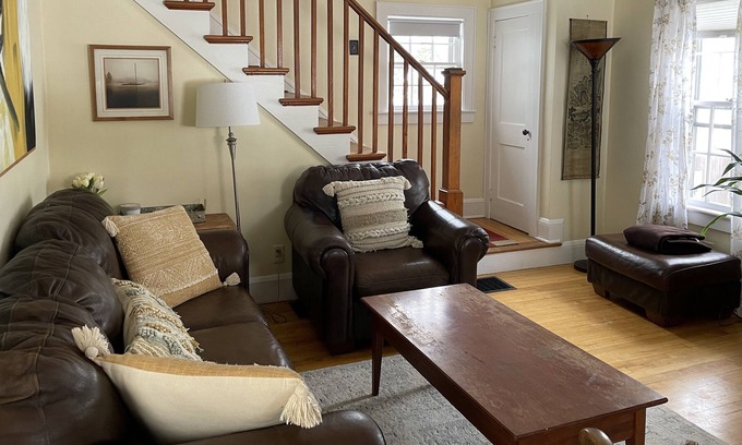 South End House | Adorable Private 3 BR Home in Quiet Residential Neighborhood in Burlington