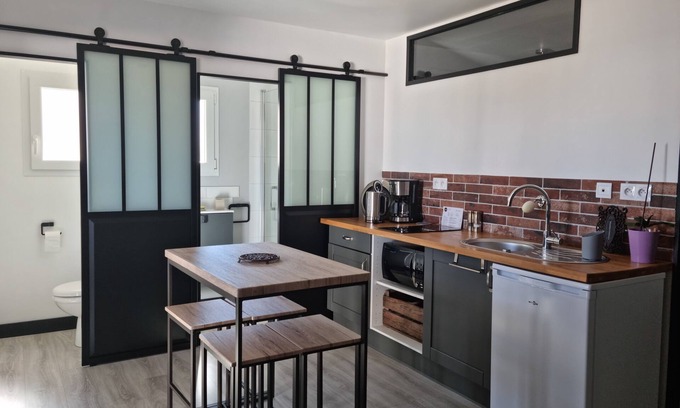 Angliers Cottage | Adorable quiet cottage near the sea