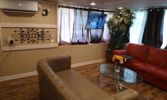 Dallas Apartment | Adorable Spacious Apt with Private Entrance Close to Downtown Dallas