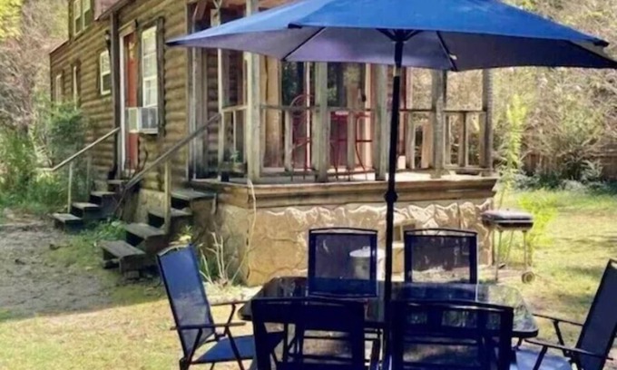 Mena House | Adorable tiny house, private, wooded view, stream, edge of national forest, near Wolf Pen