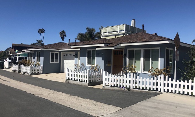 Pierpont Bay House | Adorable Ventura Beach Surf Bungalow on Prime Beach Lane