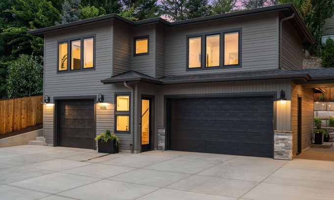 West Linn Apartment | ADU w/Hot tub, sauna, walk to shops & food!