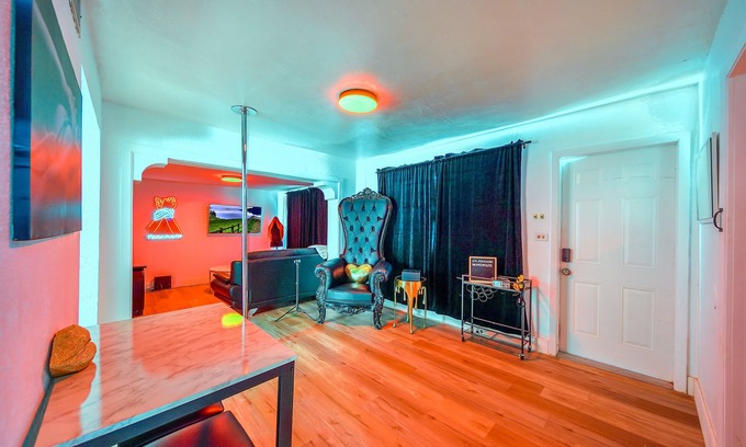 Hollywood House | Adult Themed Erotic stay at Lola's House