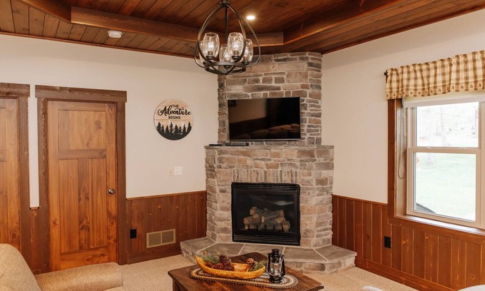 Dundee Cabin | Adventure Awaits Suite: Luxury, Lodge Suite in Amish Country, Ohio.