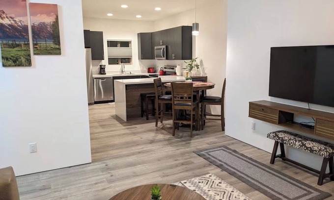 Victor Condo | Adventure Basecamp: Newly Built Retreat steps from Downtown Victor