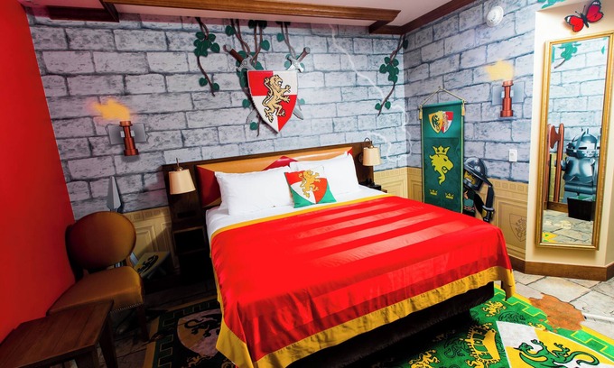 Cypress Gardens Hotel | Adventure Filled Resort Perfect for Family Getaway | Fun Pools!