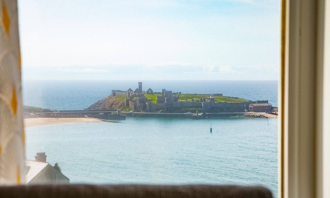 Peel Apartment | Aer Varrey - a holiday apartment with sea views that sleeps 3 guests