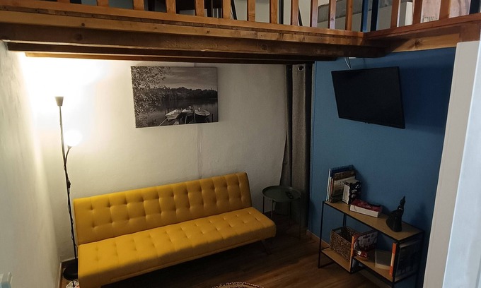 Trezzo sull'Adda Apartment | Affascinante monolocale soppalcato in un vecchio Collegio