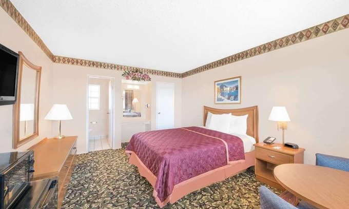 Pecos Hotel | Affordable Accommodation in Knights Inn Laura Lodge Pecos! Free Parking, Pool!