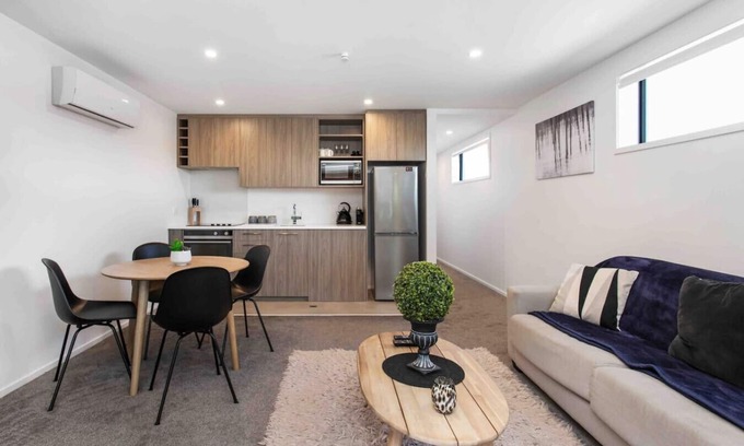 Addington Apartment | Affordable Apartment Hagley Park Super Fast Wifi