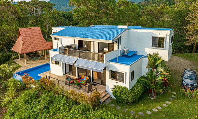 Uvita House | Affordable, Breathtaking Luxury! Private yet Close to Everything