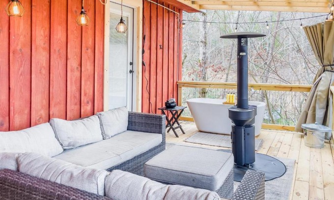 Cosby House | Affordable cabin that sleeps 8 K beds & fire pit