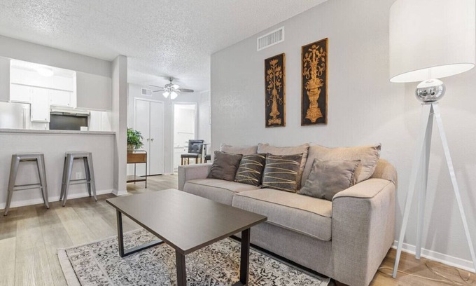 Park Central Apartment | AFFORDABLE & COZY ONE BEDROOM APARTMENT!