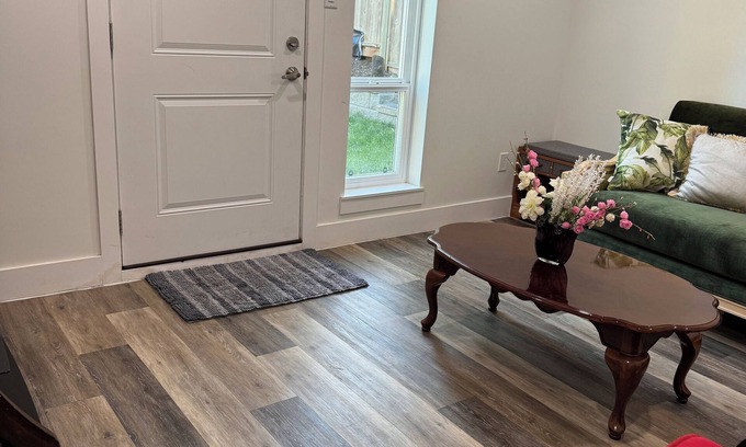 Willoughby House | Affordable & family friendly home-2 room/1 bath/full kitchen/family room