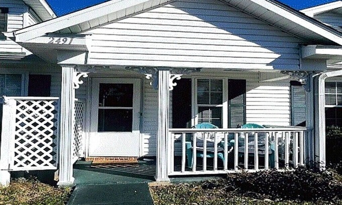 Northwest Pensacola House | Affordable Family & Pet-Friendly Comfort Quick Drive to Beaches, Bases & DTown