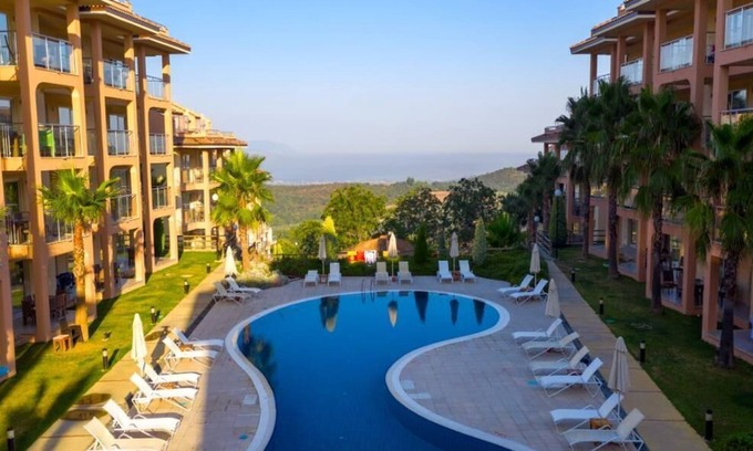 Soke House | Affordable Flat with Communal Pool in Kusadasi-Awz147