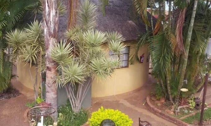 Mookgopong House | Africa s Eden Guesthouse