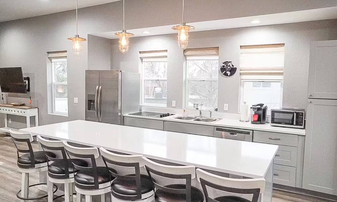 Washington Virginia Vale Apartment | African Loft: Modern Bright Spacious 2 Bedroom Escape with Sleeper Sofa