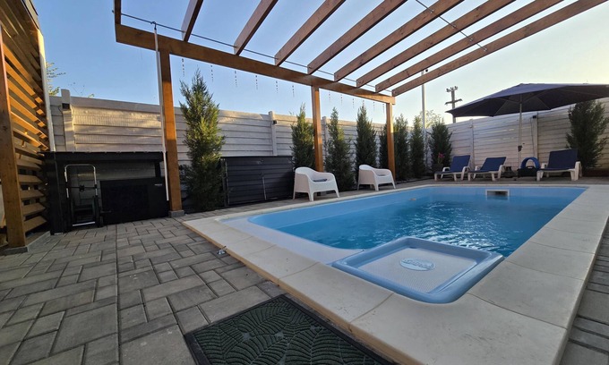Tunari Villa | AGrey frame Residence Villas