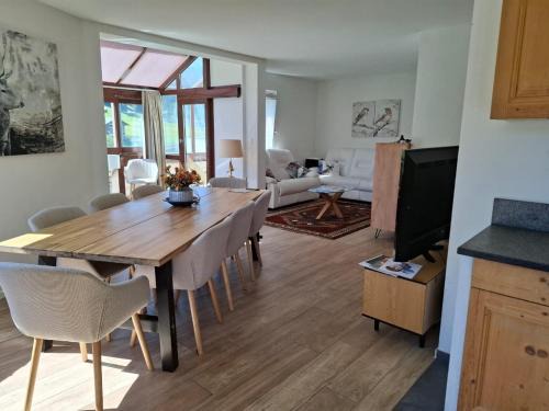 Davos Apartment | Agrimonia - 5,5-Zi Duplex Wohnung bis 11 Personen mit eigenem Garten