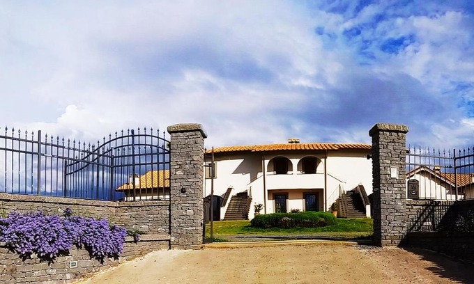 Grotte di Castro House | Agriturismo PIAN DEL GRANO Azienda agricola