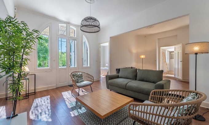 Villeneuve-les-Avignon House | Air-Conditioned House with Outdoor Space – Close to Avignon City Center !
