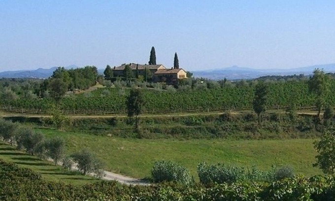 Castelnuovo Berardenga House | Air Conditioned 15th Century House with Pool on Wine Estate