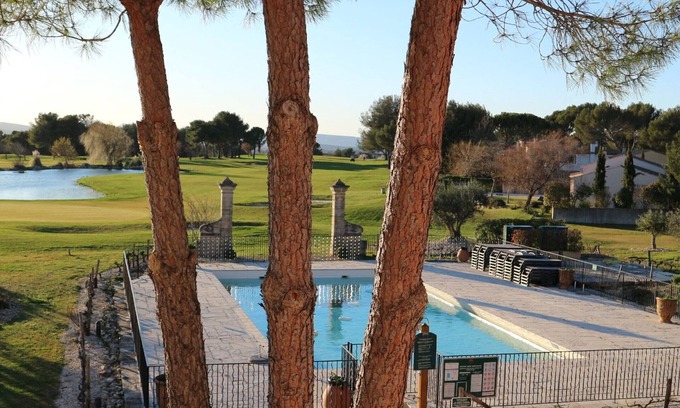 Pont Royal Apartment | Air-conditioned apartment in Provence, near Pont Royal Golf