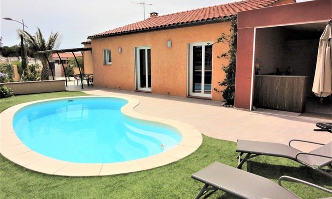 Trouillas House | Air-conditioned city 8 people with private swimming pool in a quiet area with enclosed garden