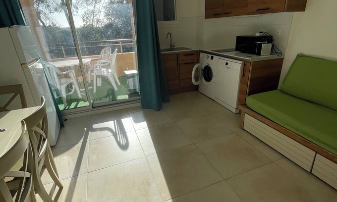 Valescure Apartment | Air-conditioned F1 valescure with swimming pool