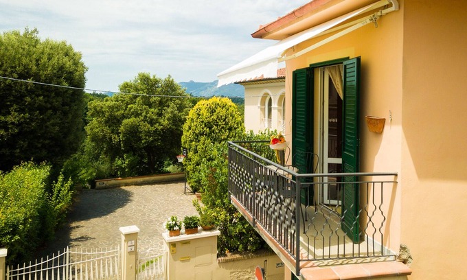 Montecalvoli House | Air-conditioned holiday home in a central location in Tuscany at an affordable price
