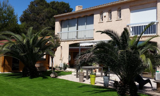 Valras-Plage Villa | Air-conditioned villa with spa garden 8/10 persons