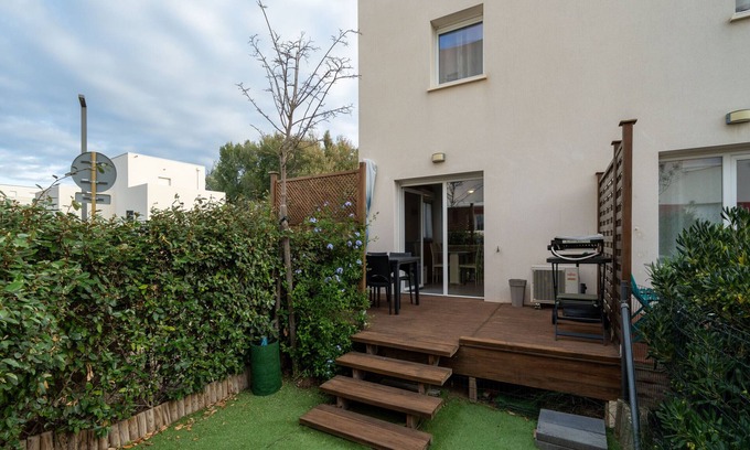 Serignan Villa | Air-conditioned villa for 6 with garden