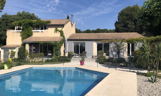 Rognac House | Air-conditioned villa with swimming pool on the edge of the forest