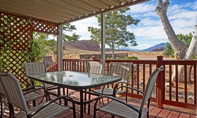 Ticaboo House | Air Conditioning, Close to Lake Powell & Bullfrog Marina, OHV Trails near home