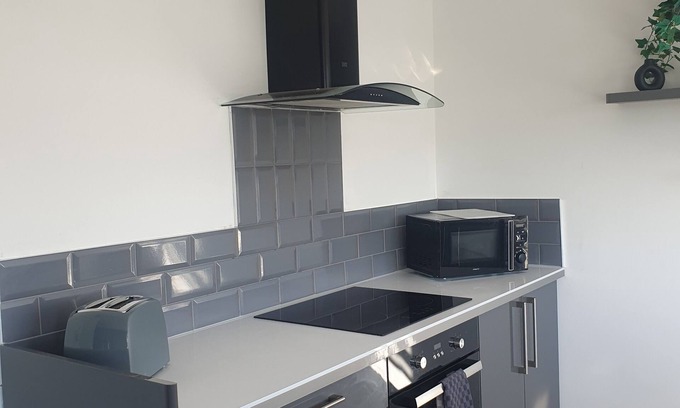 Sandtoft Apartment | Airfield Views, South Yorkshire Wildlife Park, book a pleasure flight trip