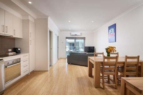 Redcliffe Apartment | Airport Apartments by Vetroblu