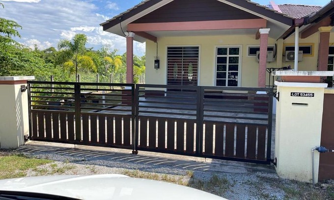 Kampung Telaga Batin House | Airport Homestay Terengganu