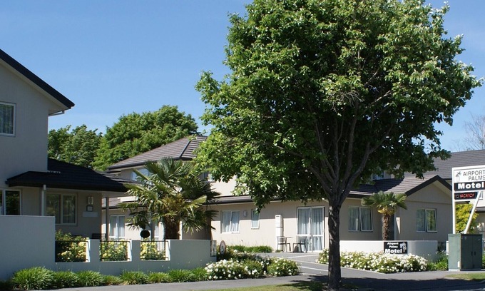 Burnside Hotel | Airport Palms Motel