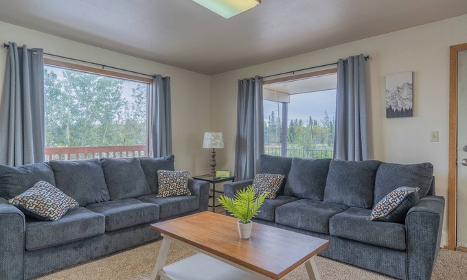 College Apartment | Airport & University Stay