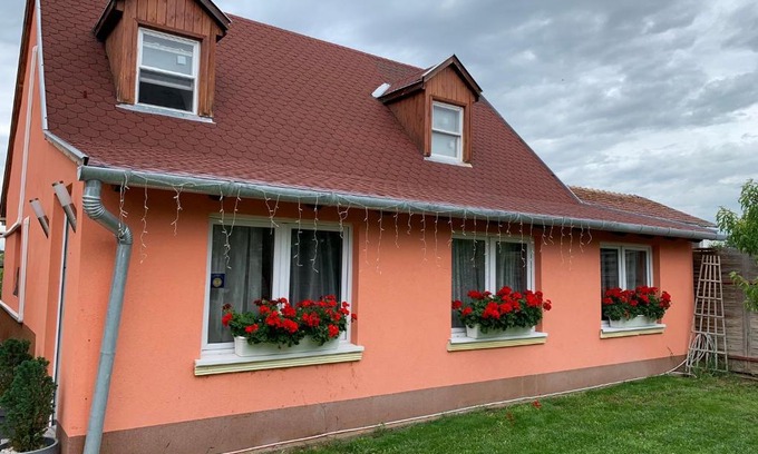 Vecses Bed & Breakfast | Airport16 bed and breakfast