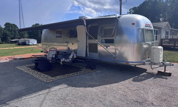 Cropwell House | Airstream Land Yacht 31ft
