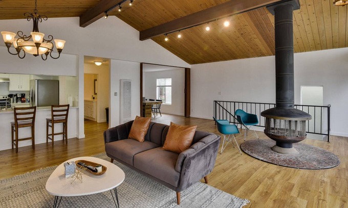 Marina Peninsula Apartment | Airy 2BR in Marina Del Rey near Beach by Zeus