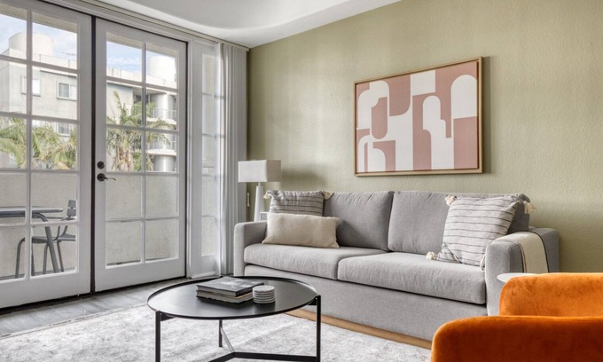 Beverly Grove Apartment | Airy Beverly Hills 2BR near the Grove & Rodeo Drive, by Blueground