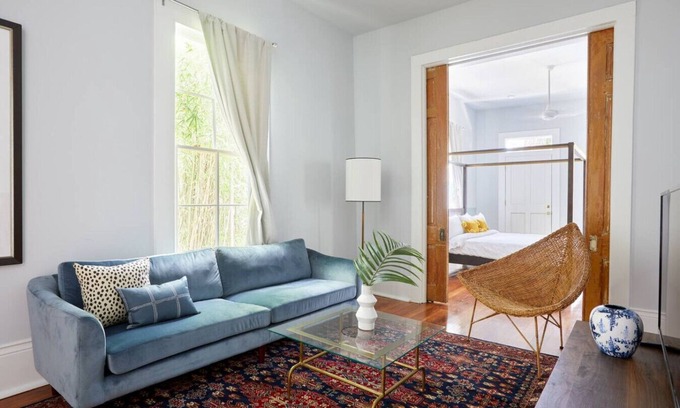 Uptown Historic District Apartment | Airy Magazine St Apt | Walk to Shops & Restaurants