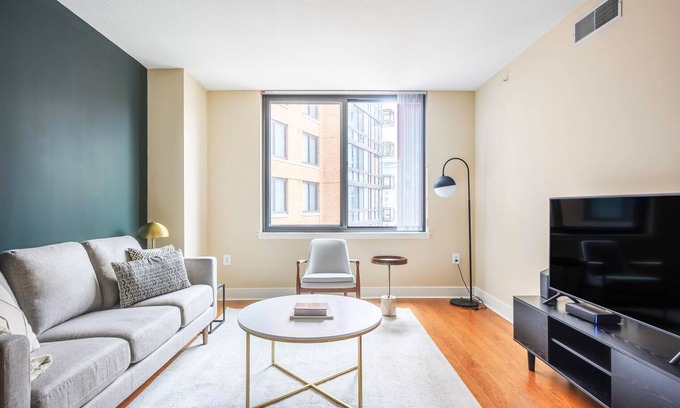 Mount Vernon Triangle Apartment | Airy Mount Vernon 1BR w/Gym, Pool, Rooftop, near Metro, by Blueground